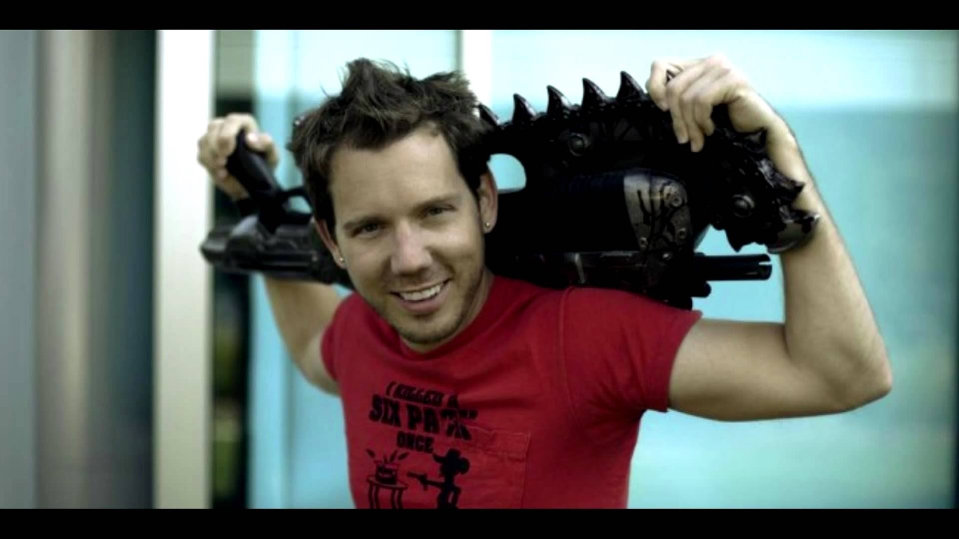 Cliff Bleszinski pide a Epic Games que deje de intentar contratar a su personal.