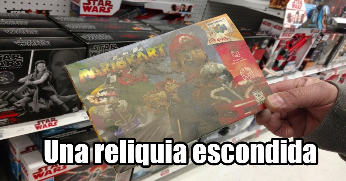 Empleado de Toys R Us encuentra una caja de Mario Kart 64 escondida debajo de una estantería.